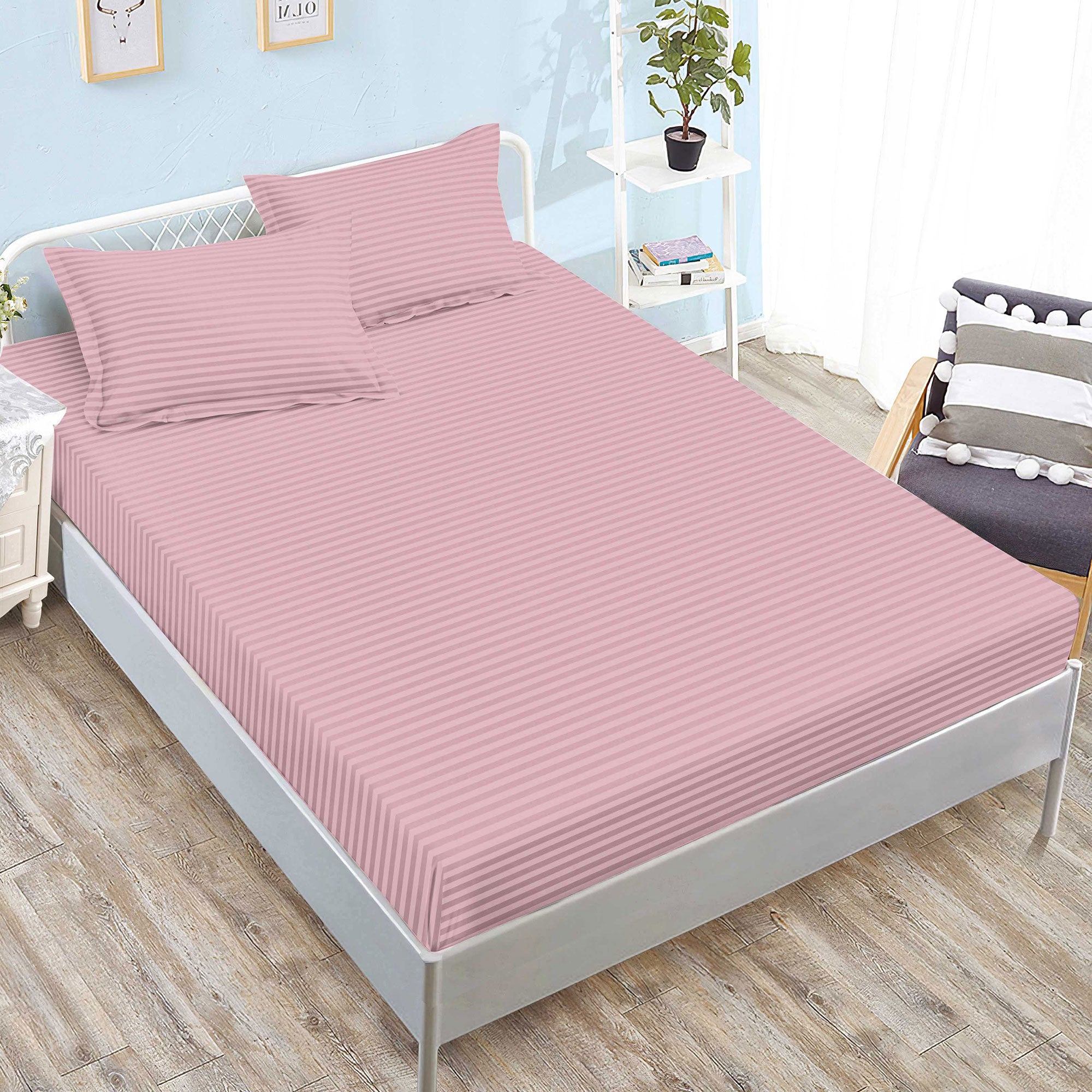 Set husa/cearceaf de pat cu elastic Damasc Policoton Ralex Pucioasa, universal pentru saltea 160x200/180x200 cm si 2 fete perna 50x70 cm Pudra