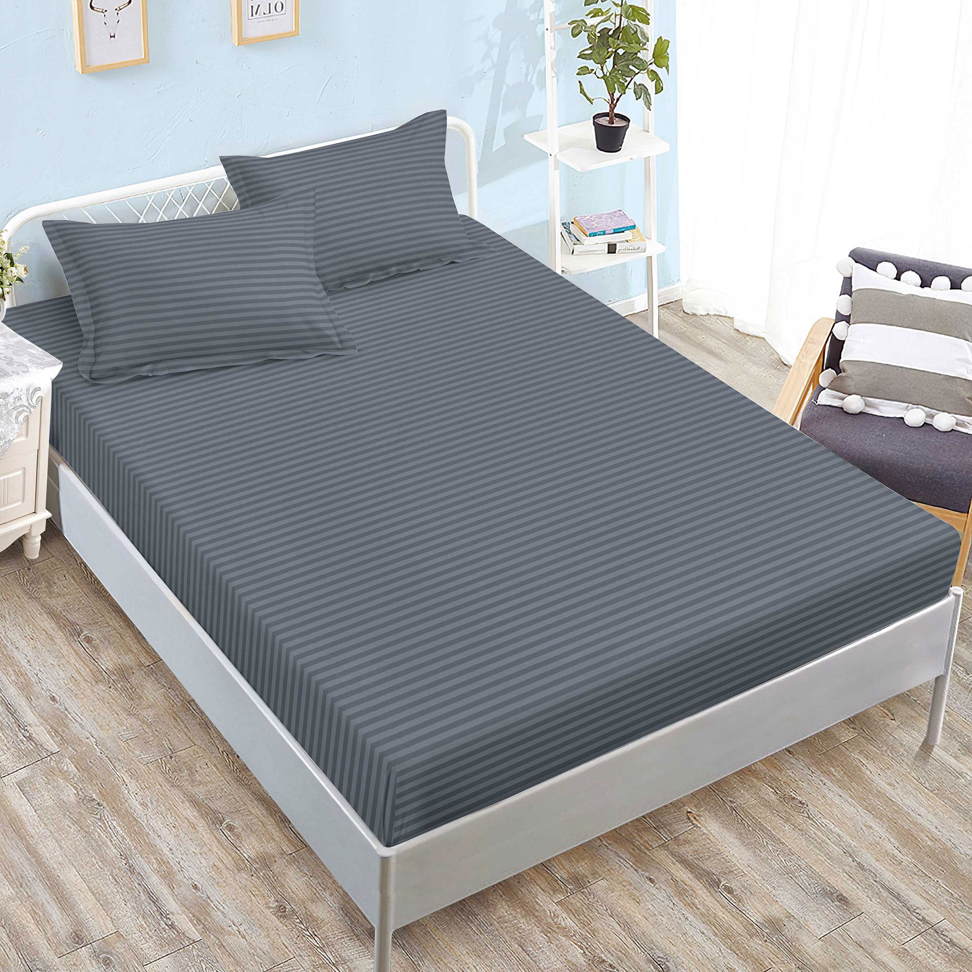 Set husa/cearceaf de pat cu elastic Damasc Policoton Ralex Pucioasa, universal pentru saltea 160x200/180x200 cm si 2 fete perna 50x70 cm Antracit