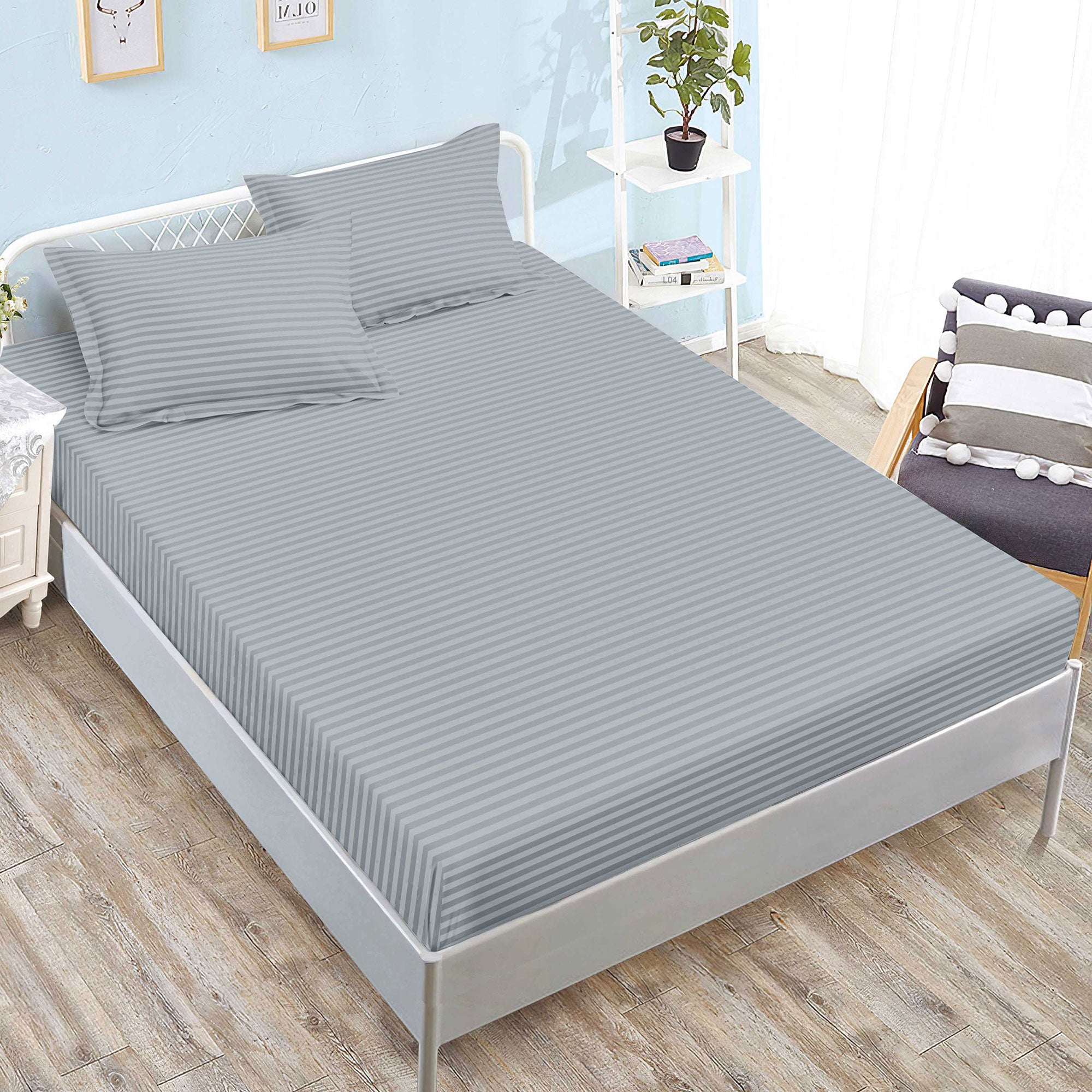 Set husa/cearceaf de pat cu elastic Damasc Policoton Ralex Pucioasa, universal pentru saltea 160x200/180x200 cm si 2 fete perna 50x70 cm Gri Deschis